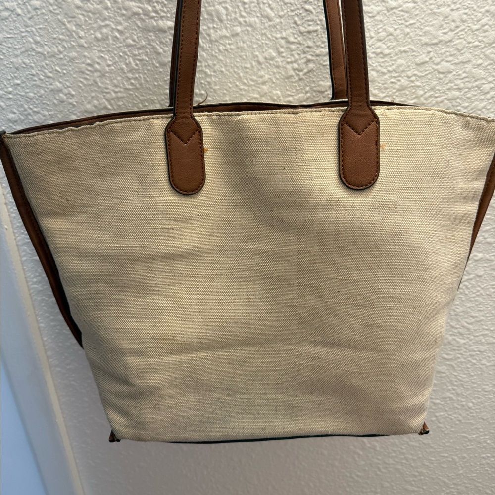 FRYE AND CO. CANVAS TOTE BAG (CREAM & BROWN) - Picture 4 of 5
